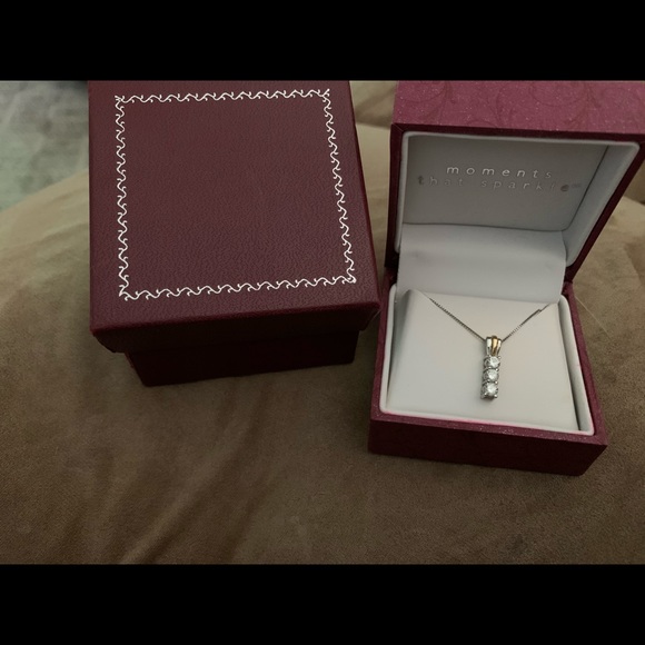 1/2 carat total weight 3 stone diamond necklace - Picture 3 of 4